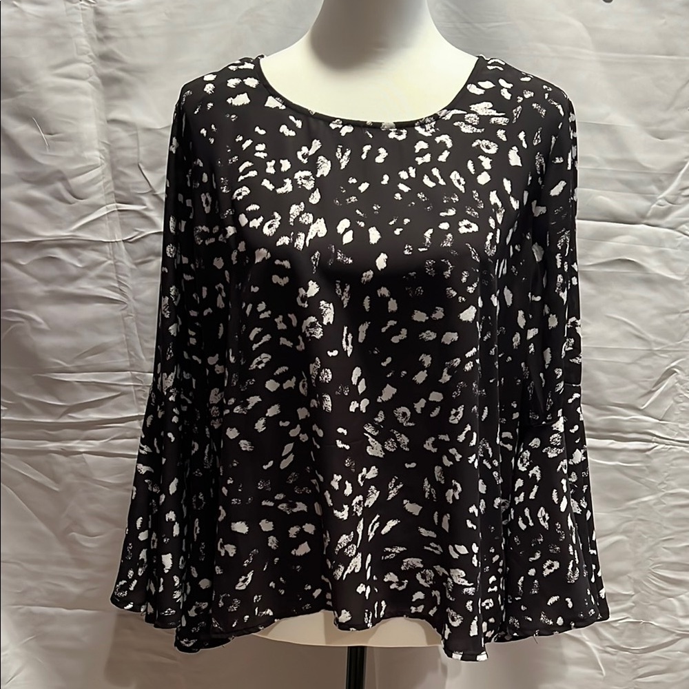 Vince Camuto Women’s black white print LB blouse size L
